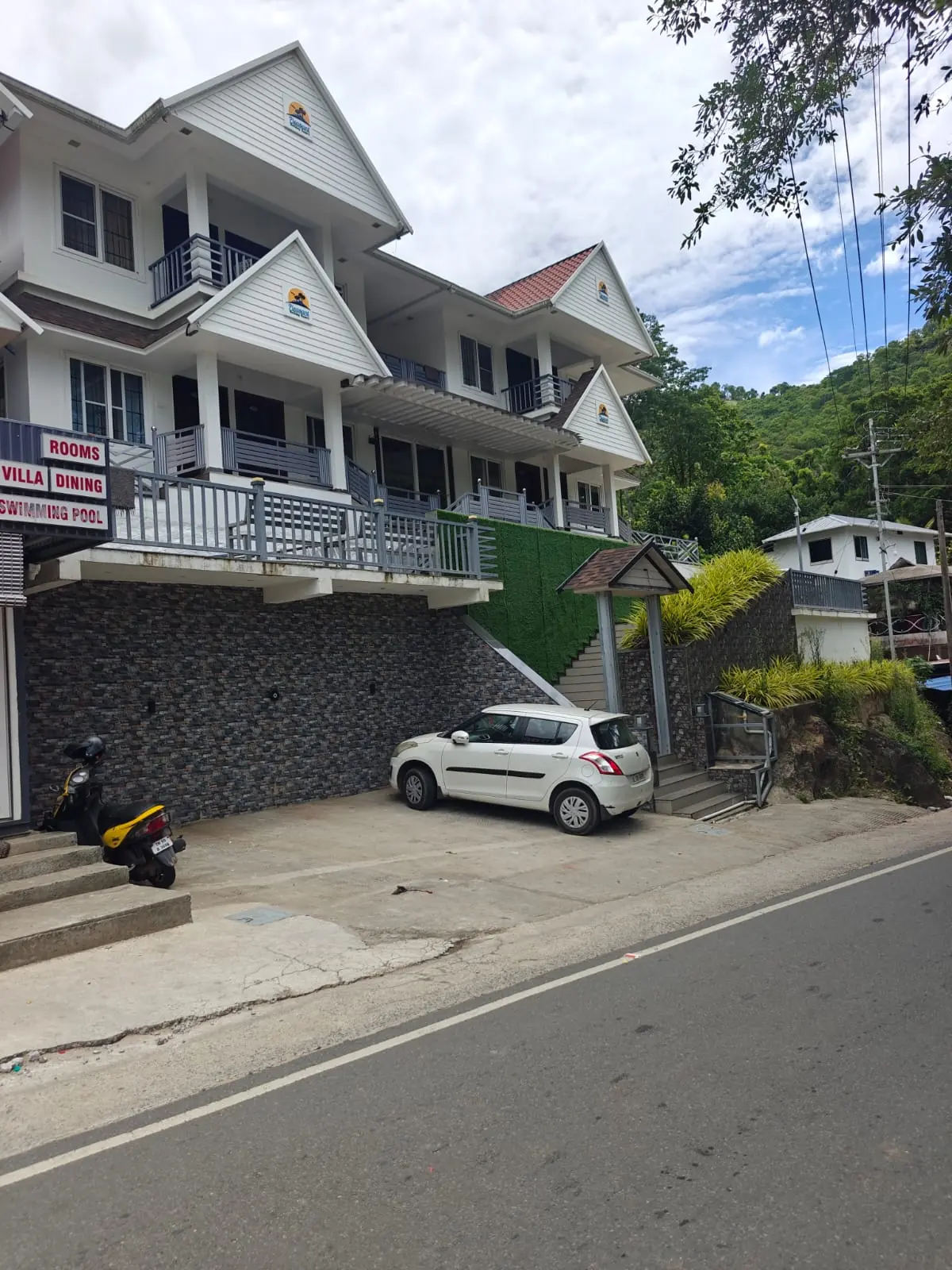 Pleasant Holiday Resort side road view