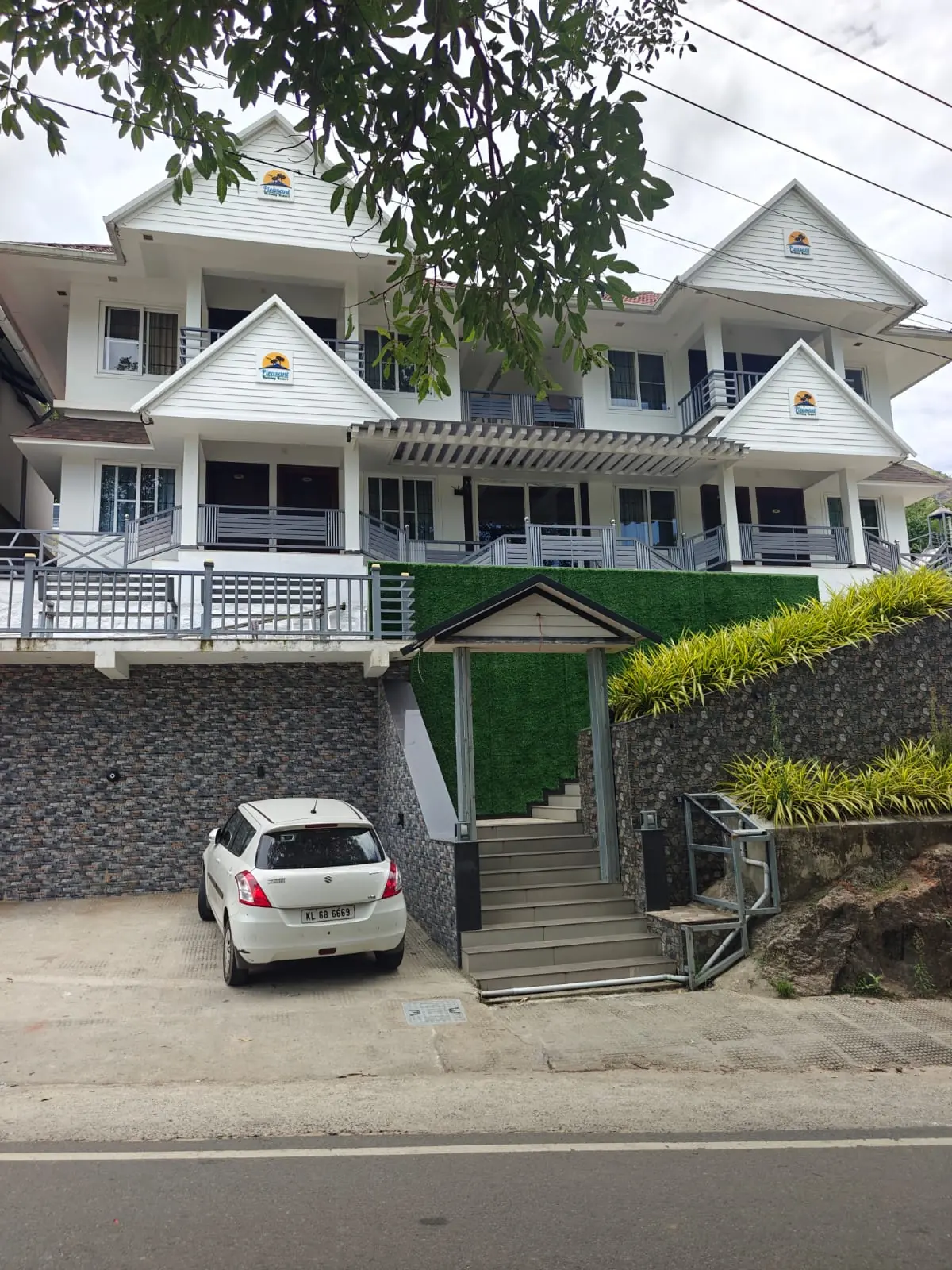 Pleasant Holiday Resort entrance steps