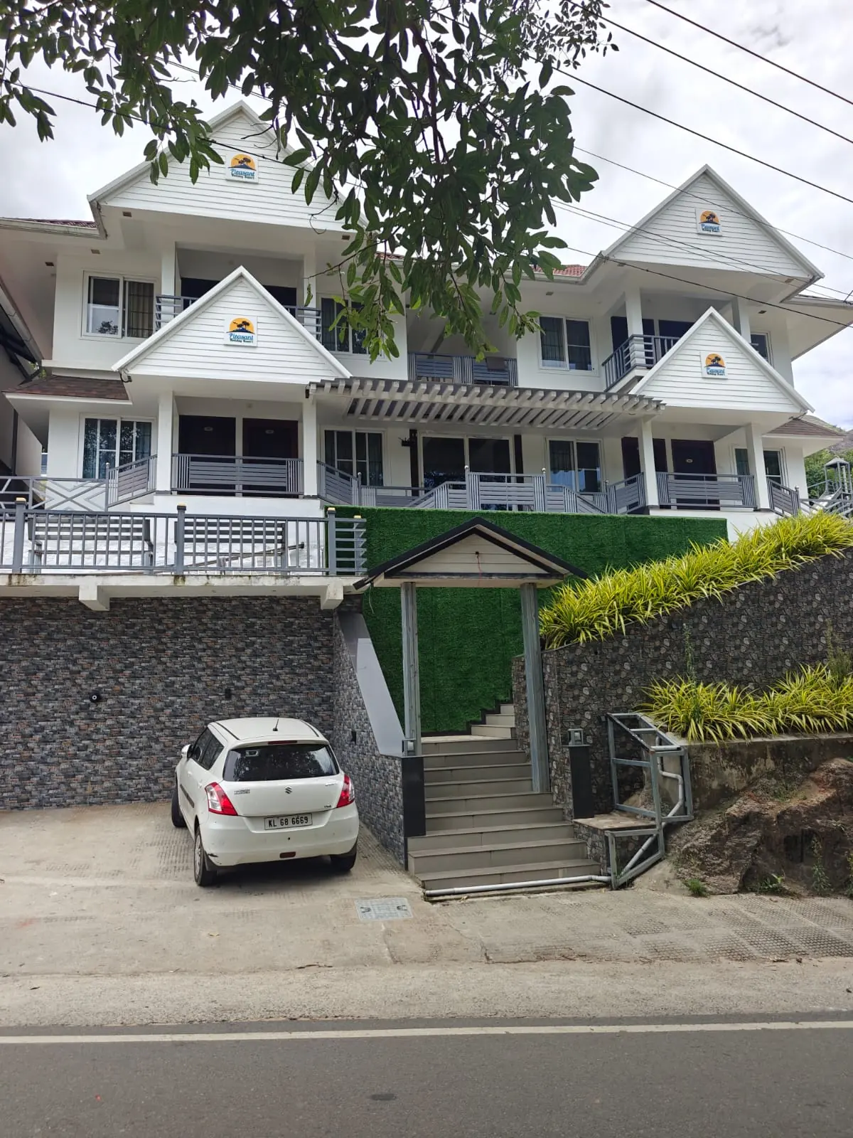 Pleasant Holiday Resort front steps and building